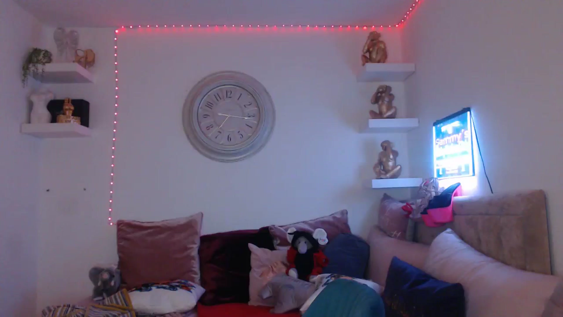 Gallery image thumbnail from innocentSamx's myfreecams stream on, 03/20/2025, 23:39 image 5 of 20