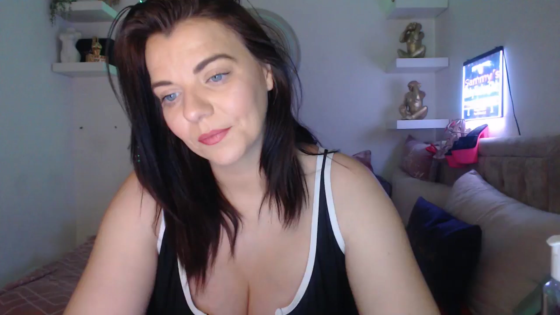 Gallery image thumbnail from innocentSamx's myfreecams stream on, 03/22/2025, 13:17 image 11 of 20