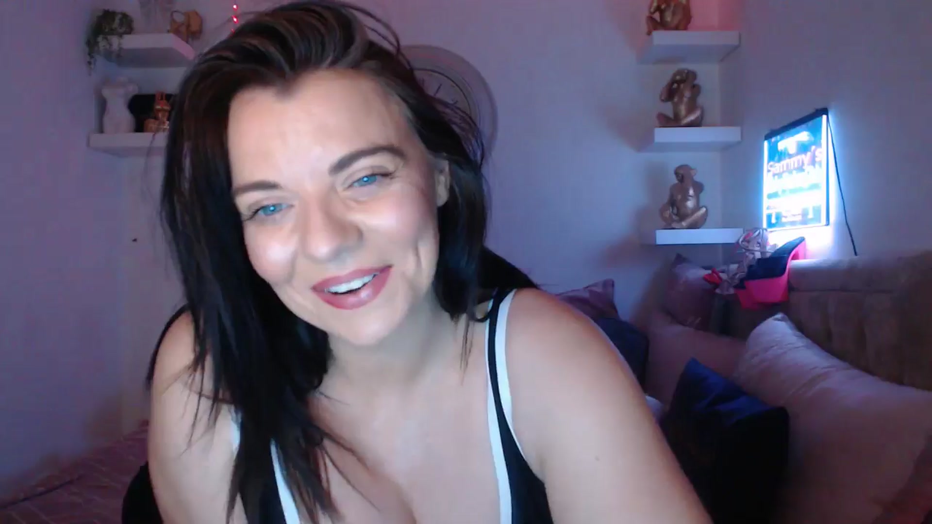 Gallery image thumbnail from innocentSamx's myfreecams stream on, 03/22/2025, 13:17 image 18 of 20