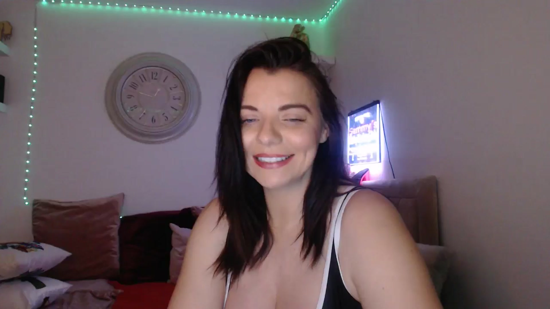 Gallery image thumbnail from innocentSamx's myfreecams stream on, 03/22/2025, 14:02 image 12 of 20