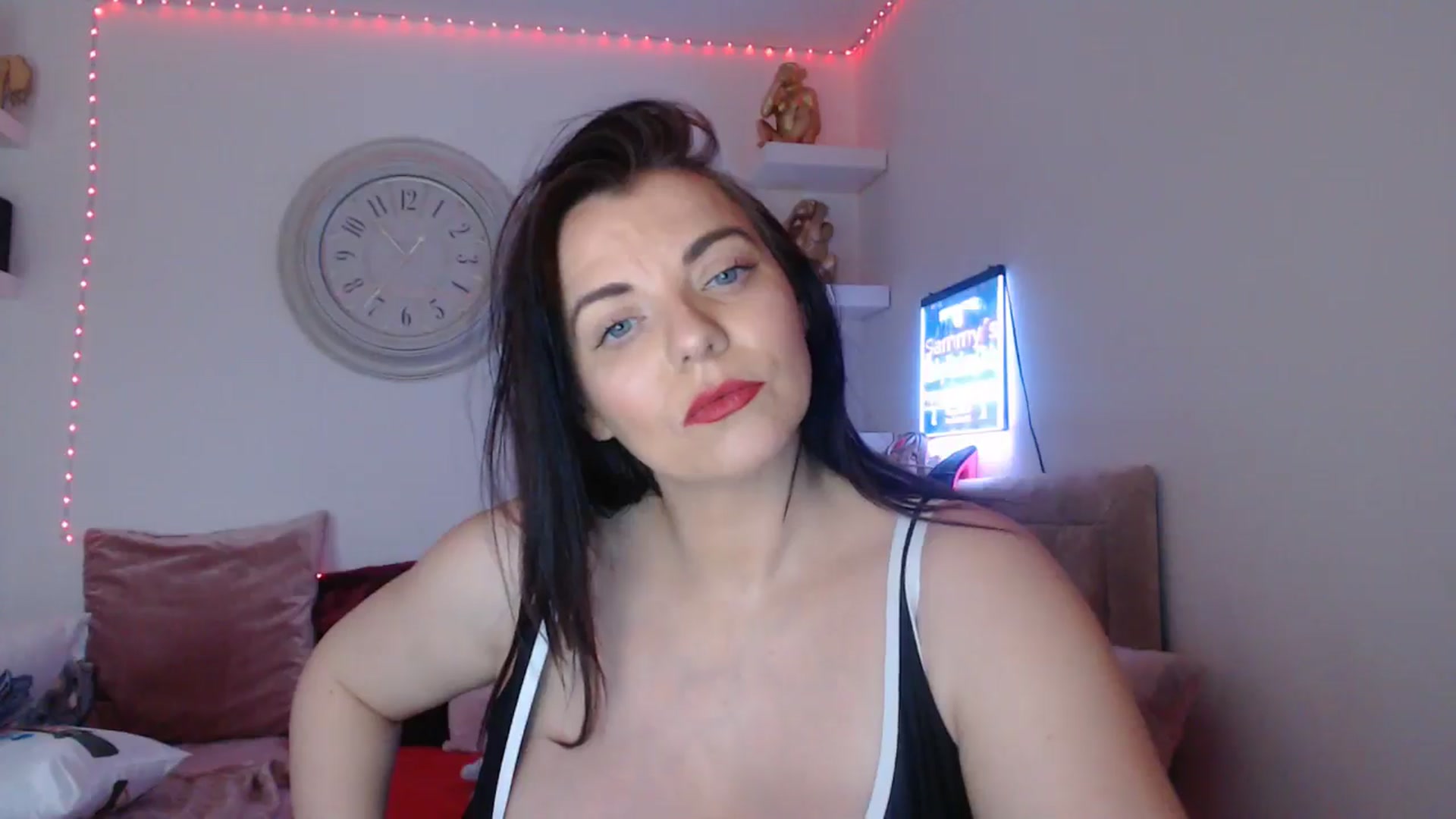 Gallery image thumbnail from innocentSamx's myfreecams stream on, 03/22/2025, 14:56 image 15 of 20