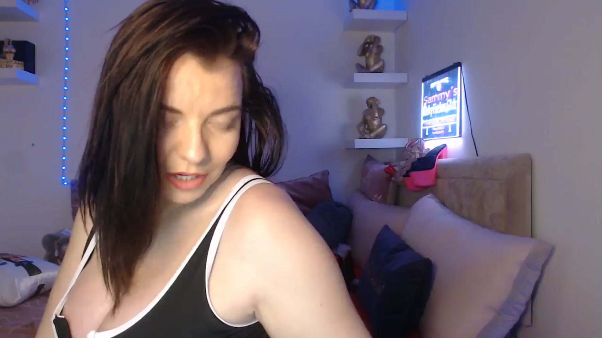 Gallery image thumbnail from innocentSamx's myfreecams stream on, 03/22/2025, 16:57 image 13 of 20