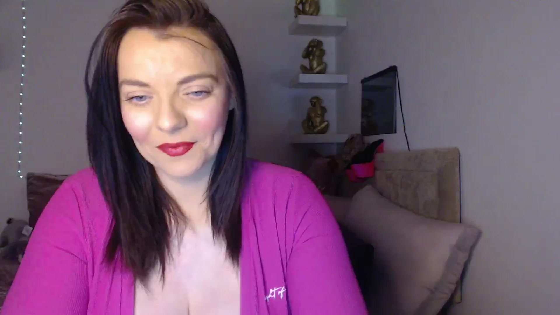 Gallery image thumbnail from innocentSamx's myfreecams stream on, 03/25/2025, 14:11 image 18 of 20