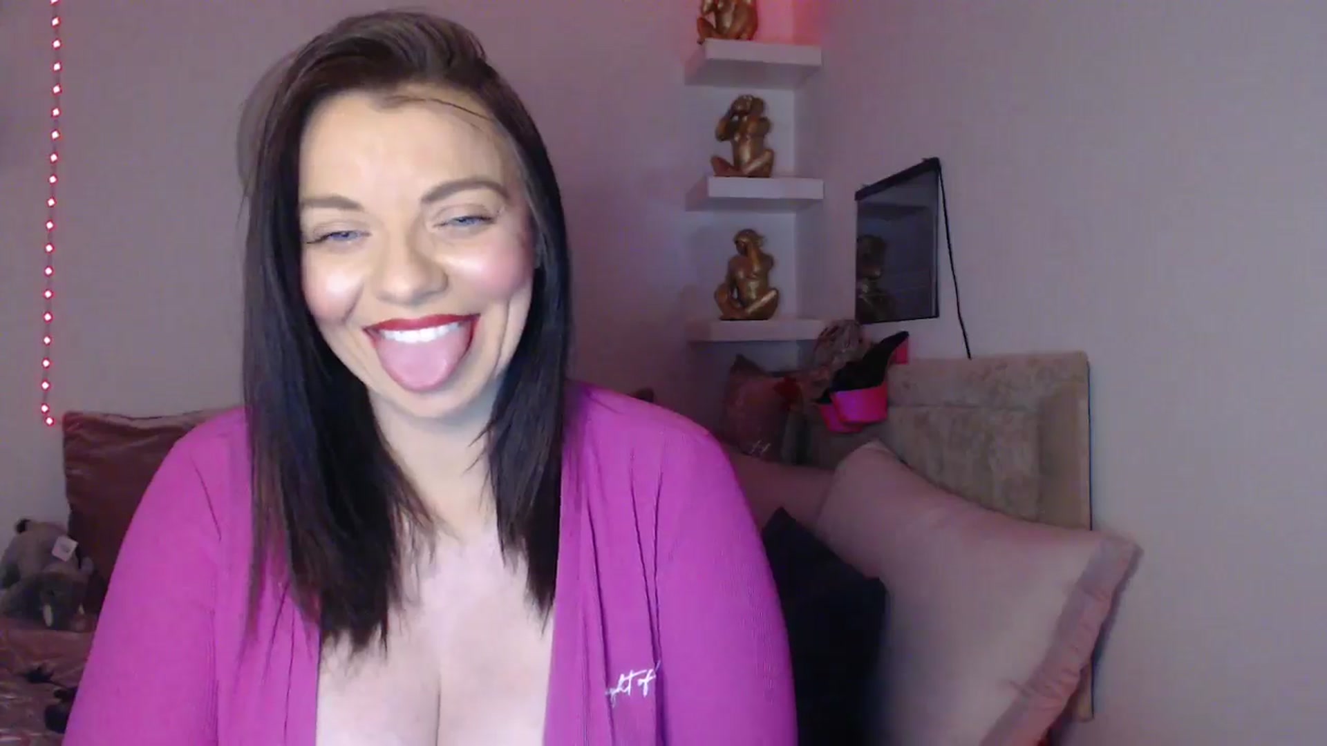 Gallery image thumbnail from innocentSamx's myfreecams stream on, 03/25/2025, 14:11 image 16 of 20
