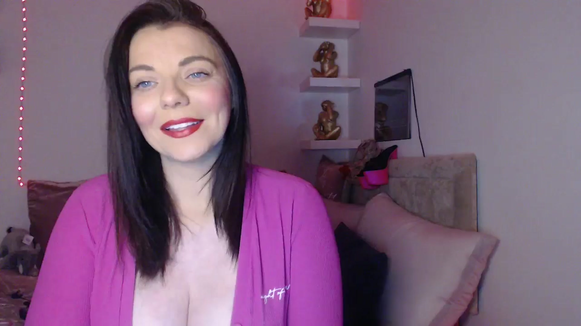 Gallery image thumbnail from innocentSamx's myfreecams stream on, 03/25/2025, 14:11 image 6 of 20