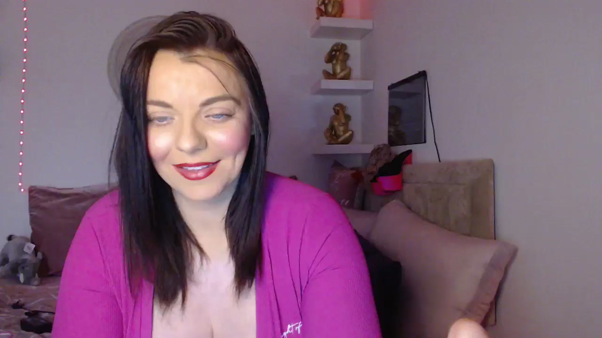 Gallery image thumbnail from innocentSamx's myfreecams stream on, 03/25/2025, 14:48 image 17 of 20