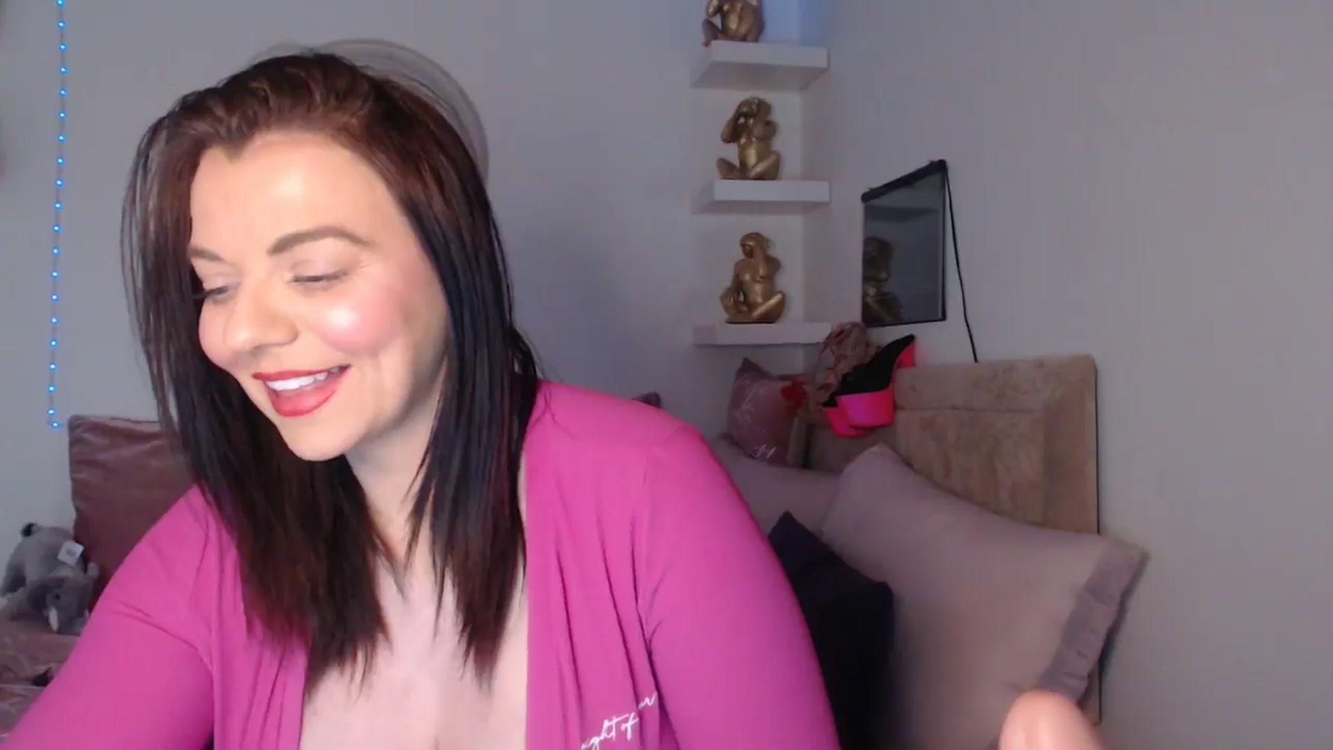 Gallery image thumbnail from innocentSamx's myfreecams stream on, 03/25/2025, 15:27 image 5 of 20