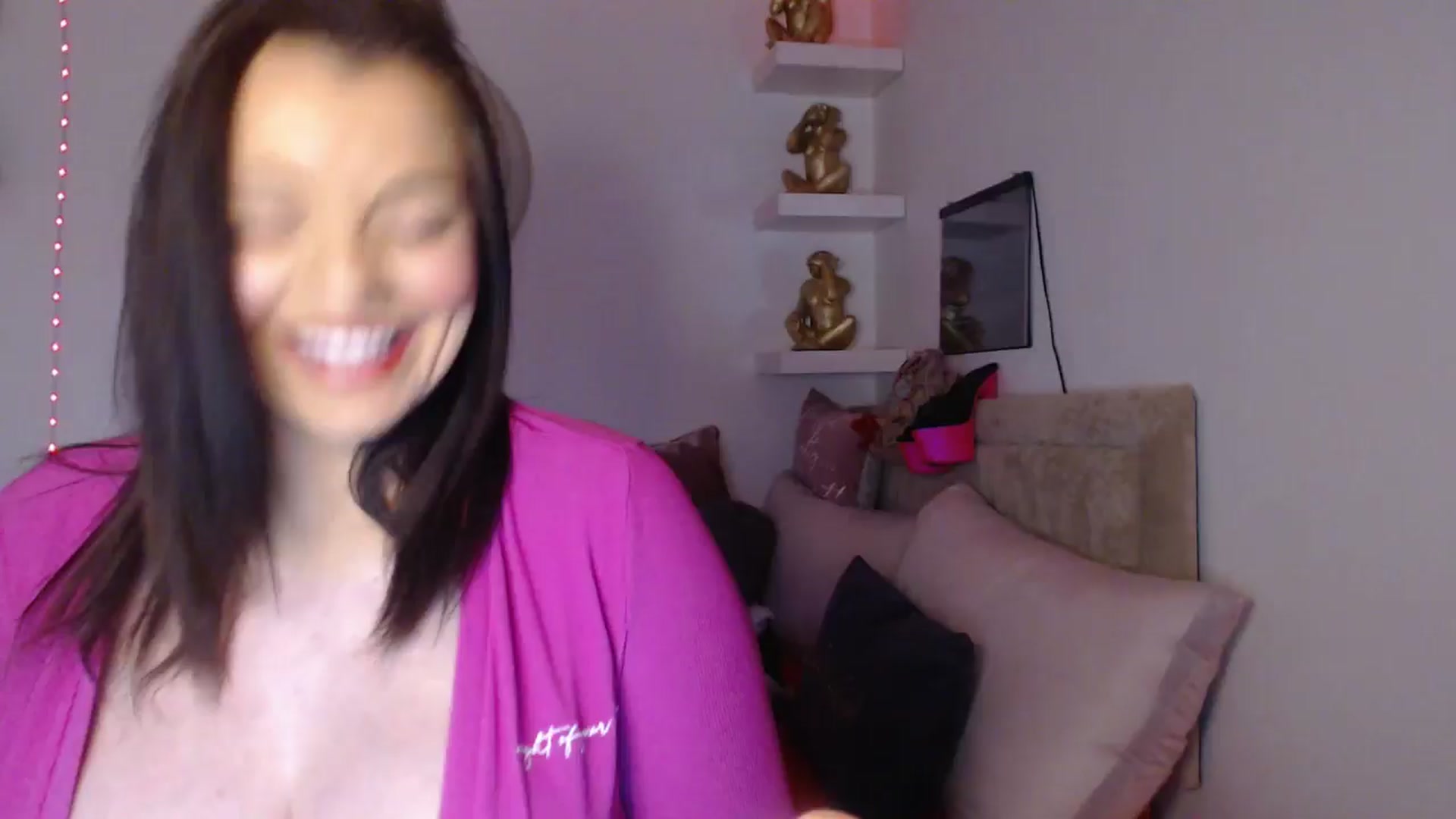 Gallery image thumbnail from innocentSamx's myfreecams stream on, 03/25/2025, 15:27 image 11 of 20
