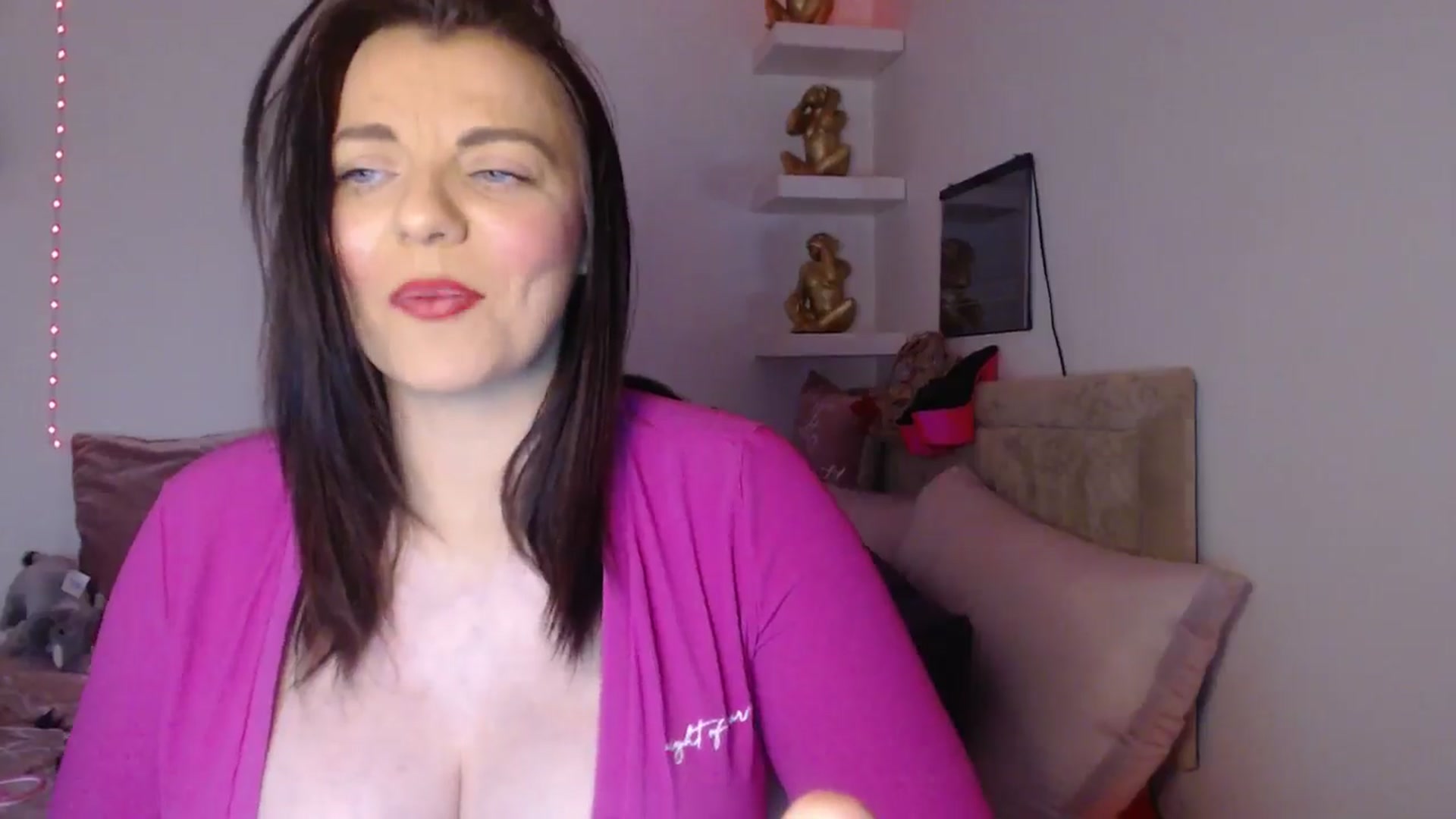 Gallery image thumbnail from innocentSamx's myfreecams stream on, 03/25/2025, 15:27 image 16 of 20