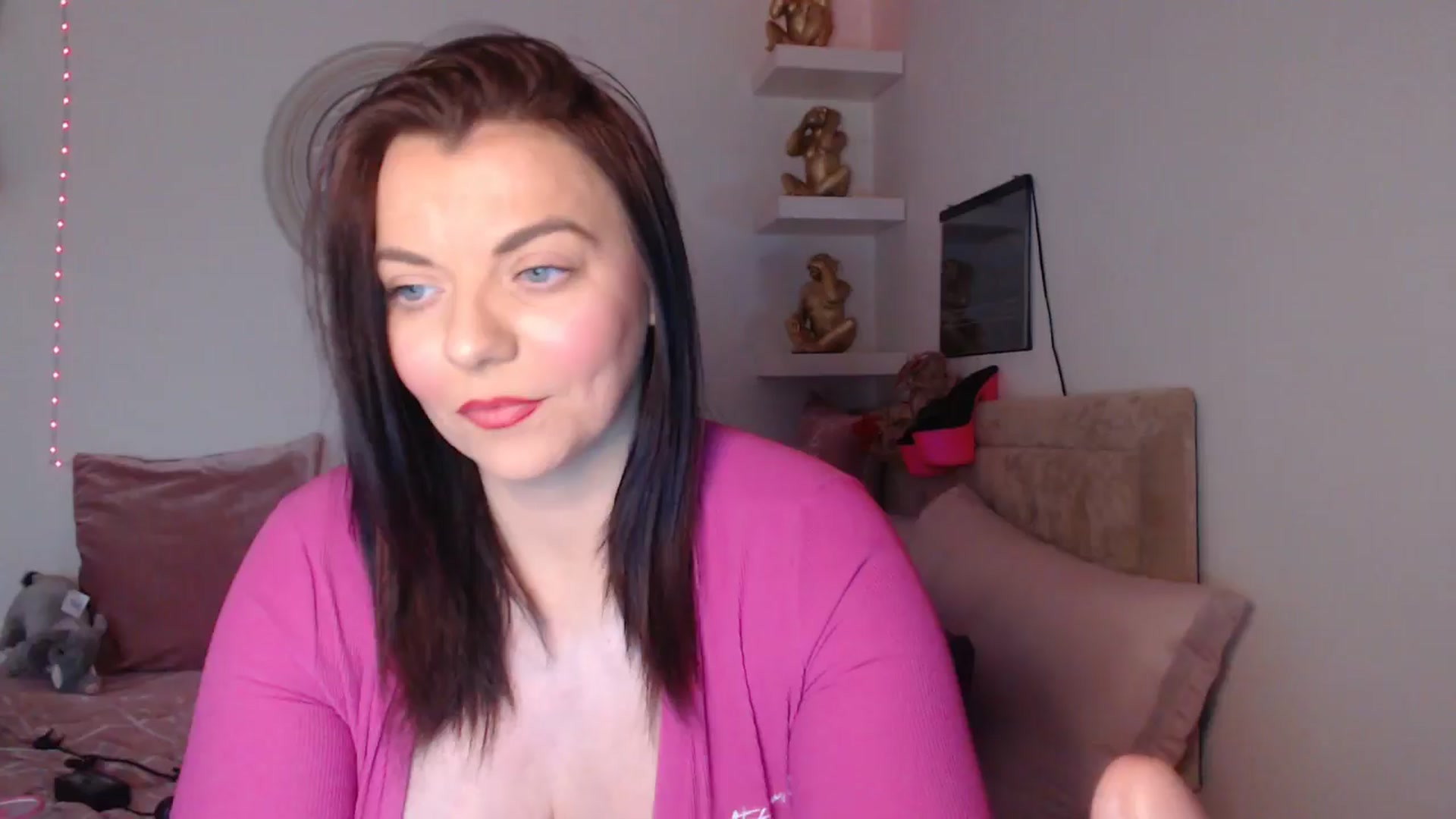 Gallery image thumbnail from innocentSamx's myfreecams stream on, 03/25/2025, 15:27 image 1 of 20