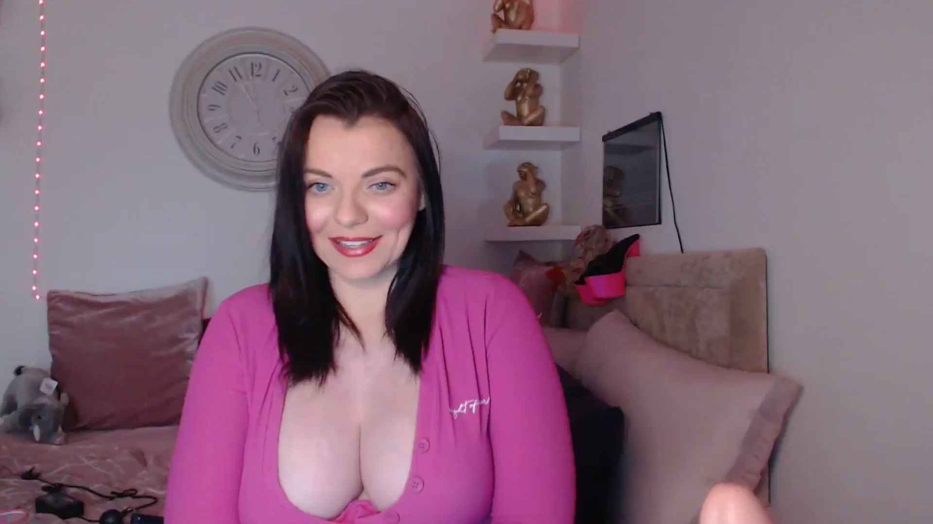 Gallery image thumbnail from innocentSamx's myfreecams stream on, 03/25/2025, 15:27 image 4 of 20