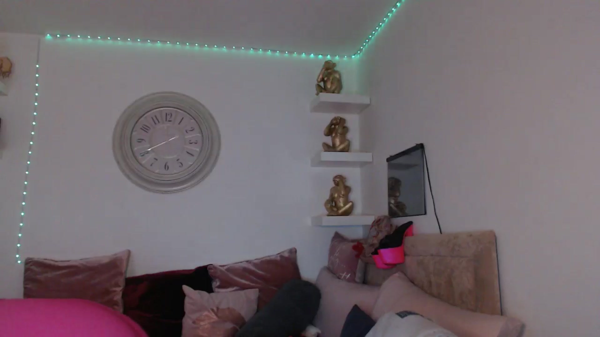 Gallery image thumbnail from innocentSamx's myfreecams stream on, 03/25/2025, 16:09 image 6 of 20