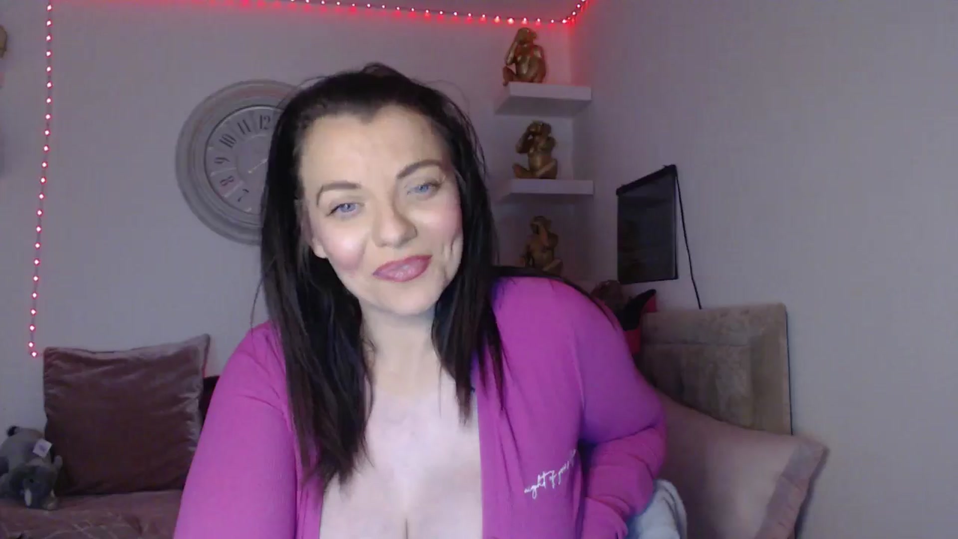 Gallery image thumbnail from innocentSamx's myfreecams stream on, 03/25/2025, 16:46 image 4 of 20