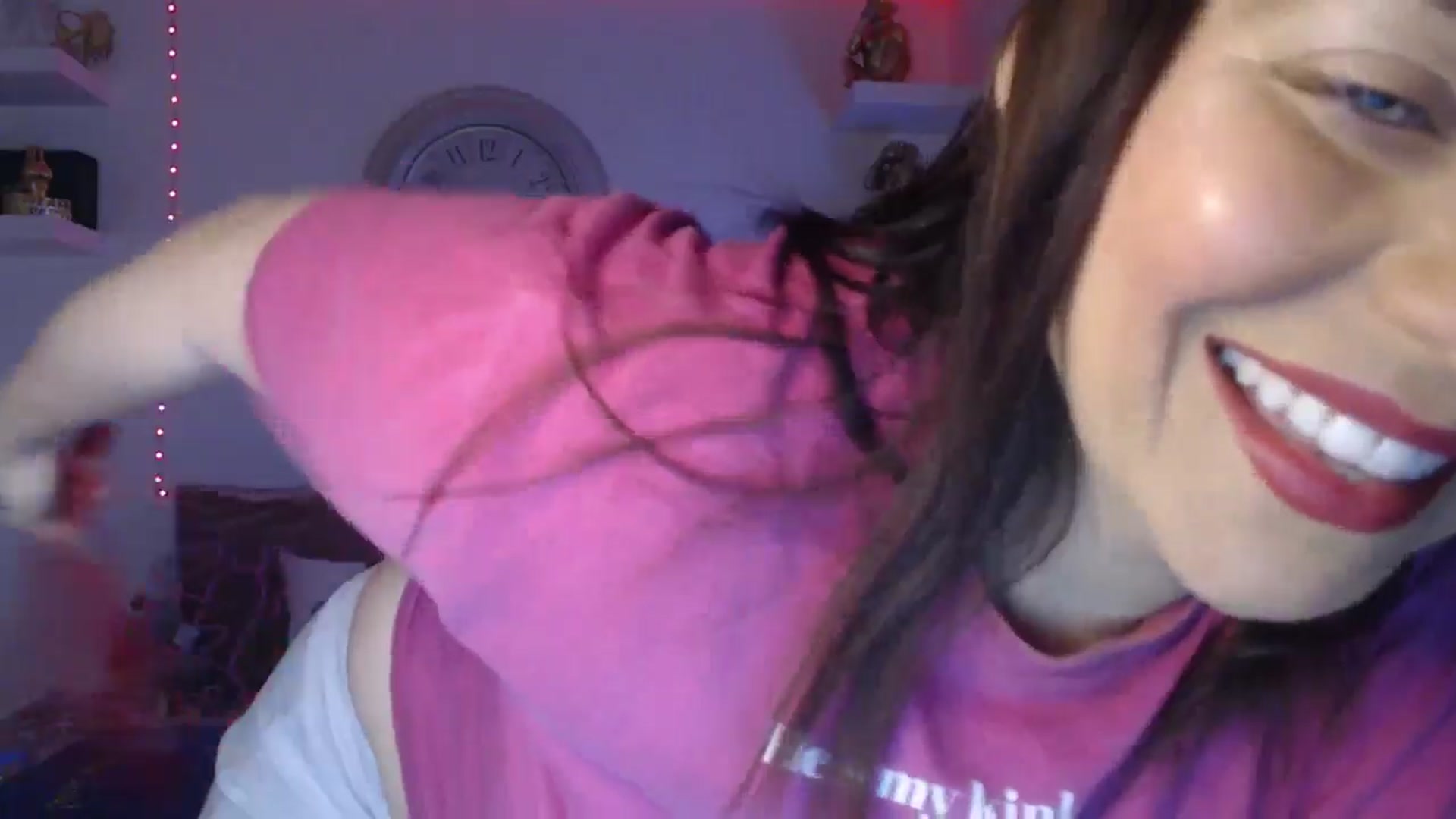 Gallery image thumbnail from innocentSamx's myfreecams stream on, 03/28/2025, 15:12 image 16 of 20