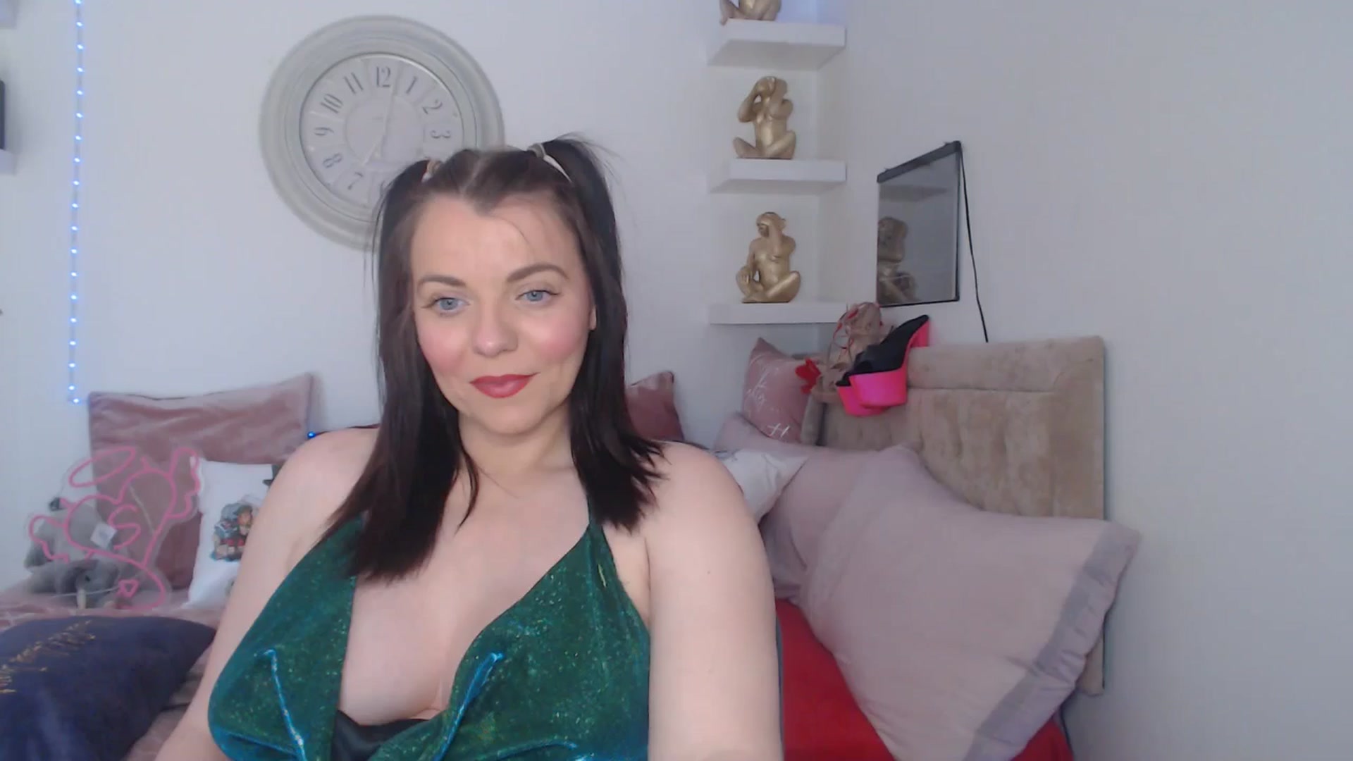Gallery image thumbnail from innocentSamx's myfreecams stream on, 04/02/2025, 12:13 image 1 of 20