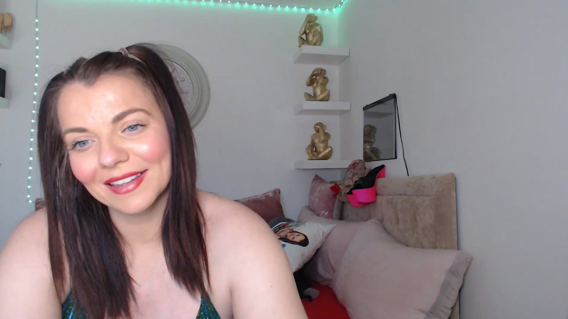 Gallery image thumbnail from innocentSamx's myfreecams stream on, 04/02/2025, 13:07 image 2 of 20