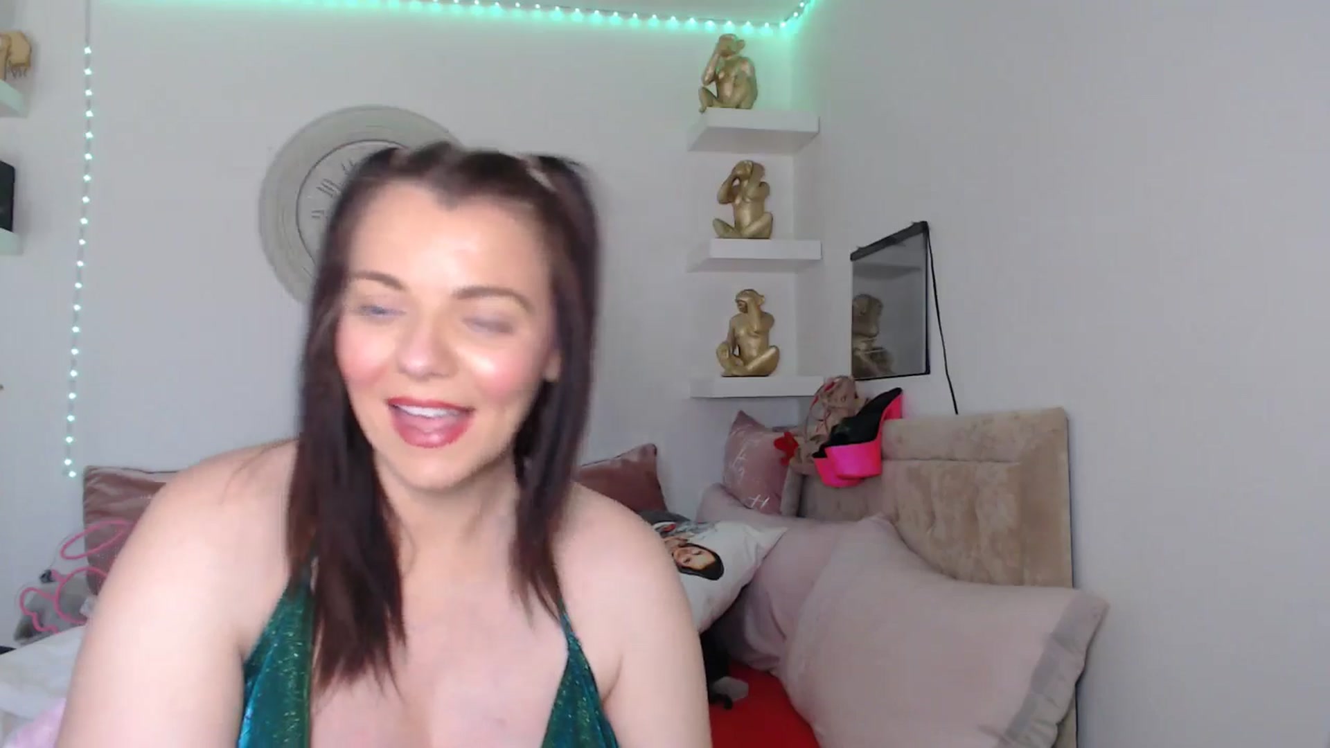 Gallery image thumbnail from innocentSamx's myfreecams stream on, 04/02/2025, 13:07 image 16 of 20