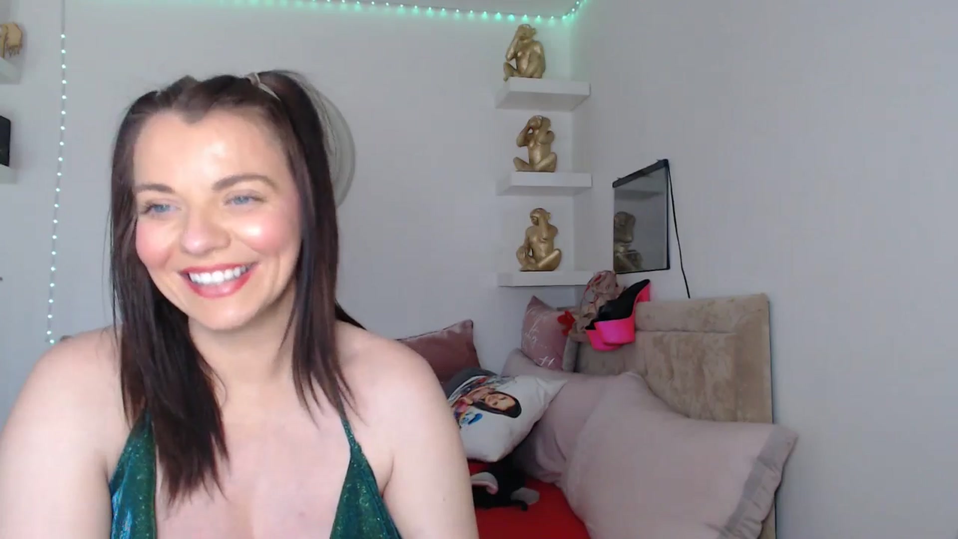 Gallery image thumbnail from innocentSamx's myfreecams stream on, 04/02/2025, 13:07 image 17 of 20