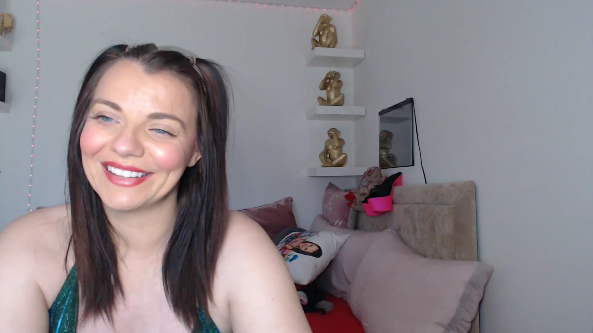 Gallery image thumbnail from innocentSamx's myfreecams stream on, 04/02/2025, 13:07 image 3 of 20