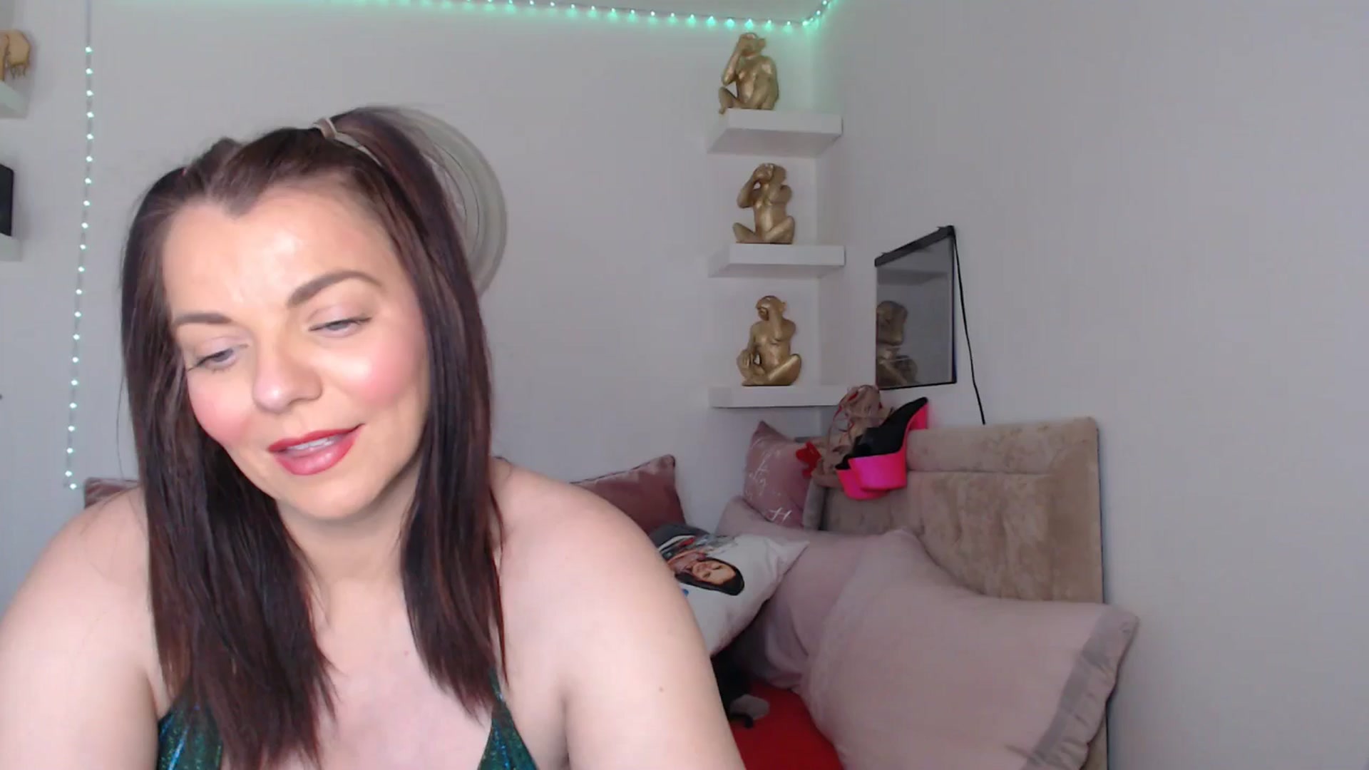 Gallery image thumbnail from innocentSamx's myfreecams stream on, 04/02/2025, 13:07 image 1 of 20