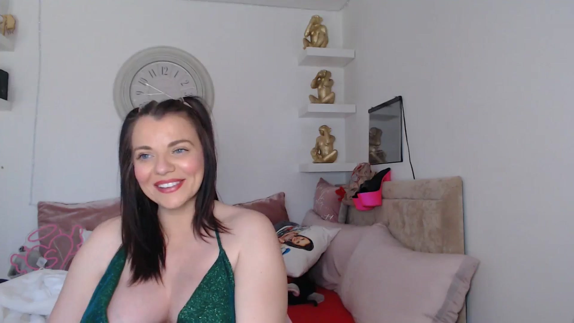 Gallery image thumbnail from innocentSamx's myfreecams stream on, 04/02/2025, 13:07 image 15 of 20