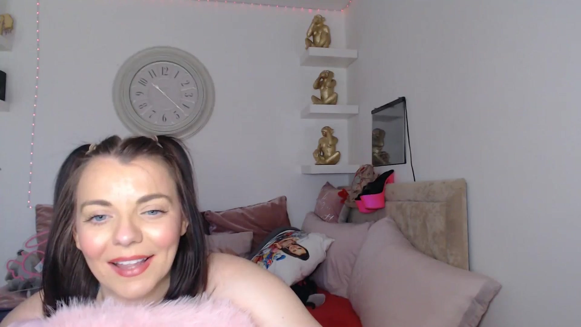 Gallery image thumbnail from innocentSamx's myfreecams stream on, 04/02/2025, 14:46 image 18 of 20