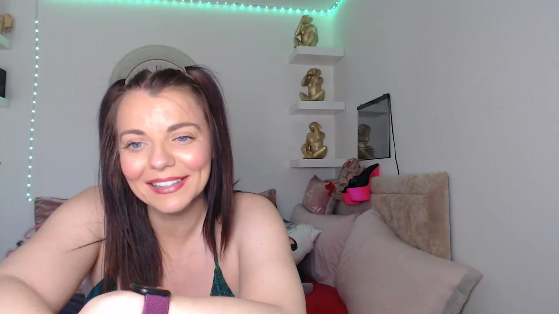 Gallery image thumbnail from innocentSamx's myfreecams stream on, 04/02/2025, 14:46 image 15 of 20
