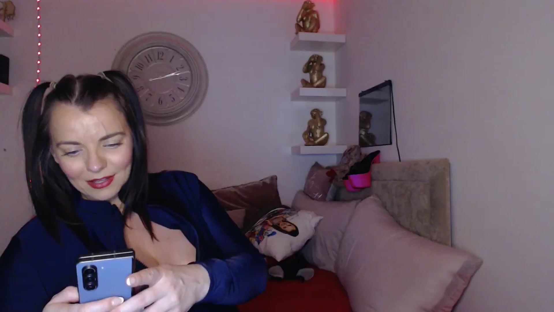 Gallery image thumbnail from innocentSamx's myfreecams stream on, 04/02/2025, 18:34 image 10 of 20