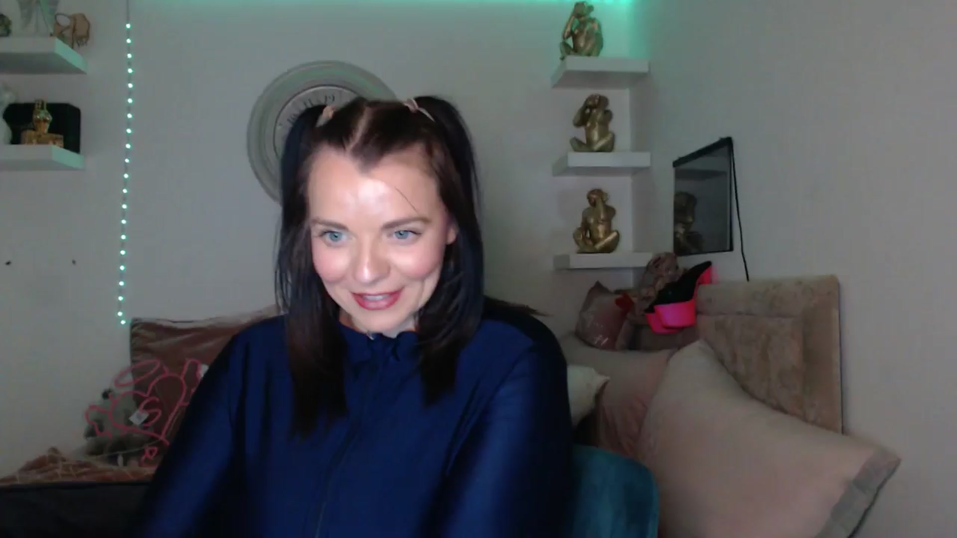 Gallery image thumbnail from innocentSamx's myfreecams stream on, 04/02/2025, 19:25 image 19 of 20