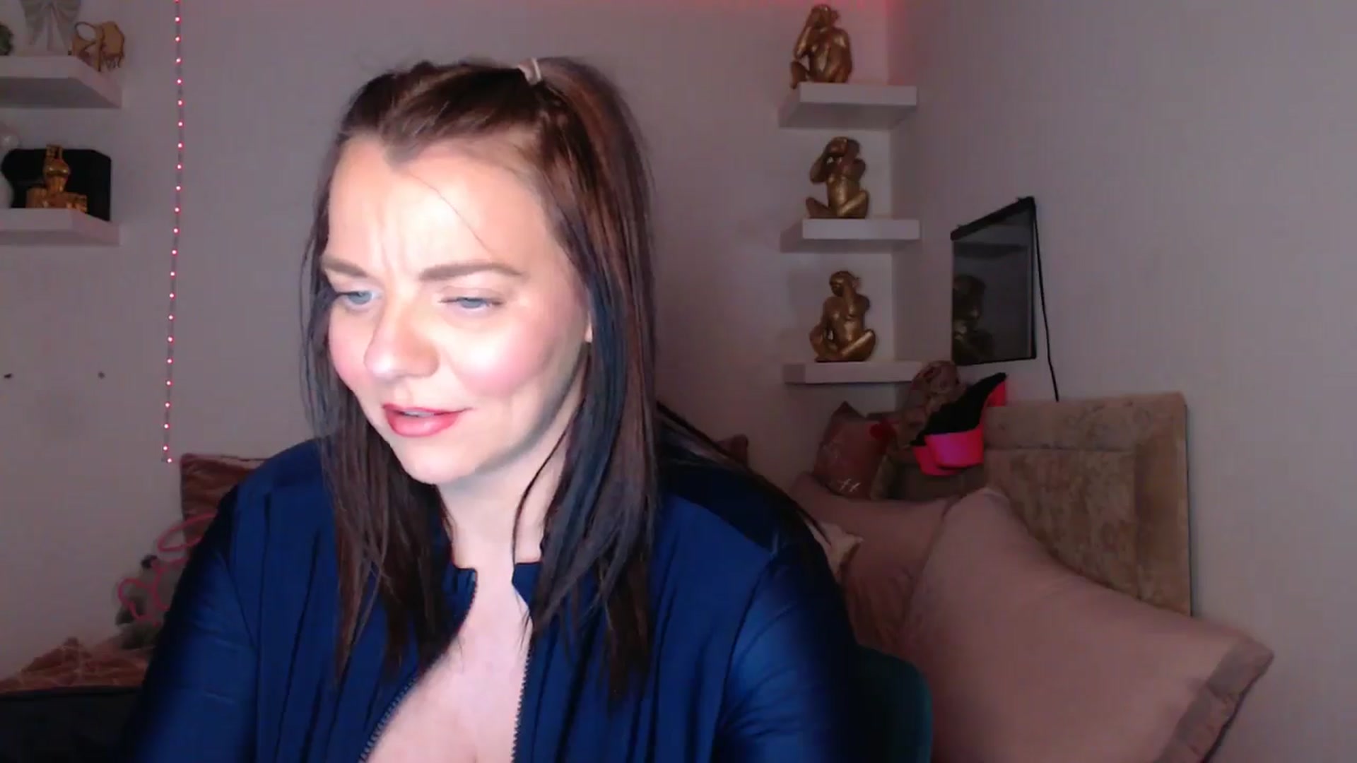 Gallery image thumbnail from innocentSamx's myfreecams stream on, 04/02/2025, 19:25 image 16 of 20