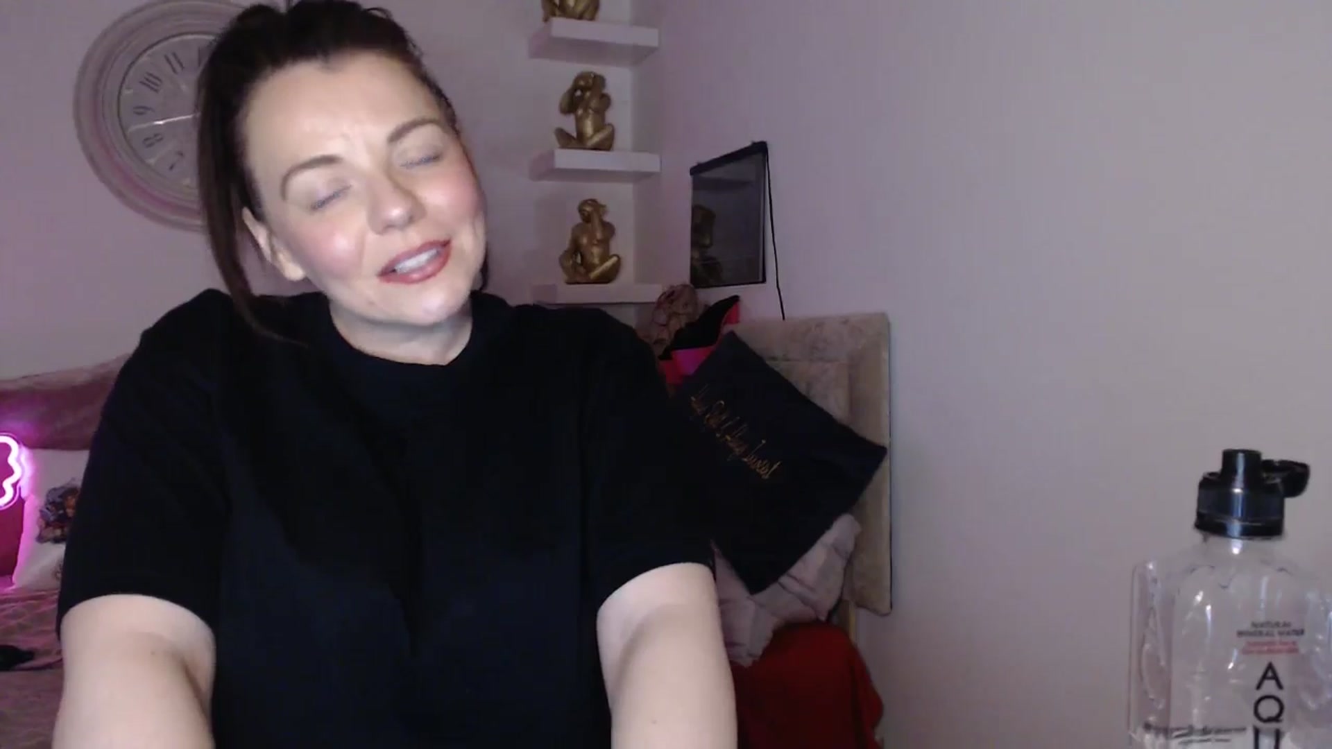 Gallery image thumbnail from innocentSamx's myfreecams stream on, 04/04/2025, 15:04 image 15 of 20