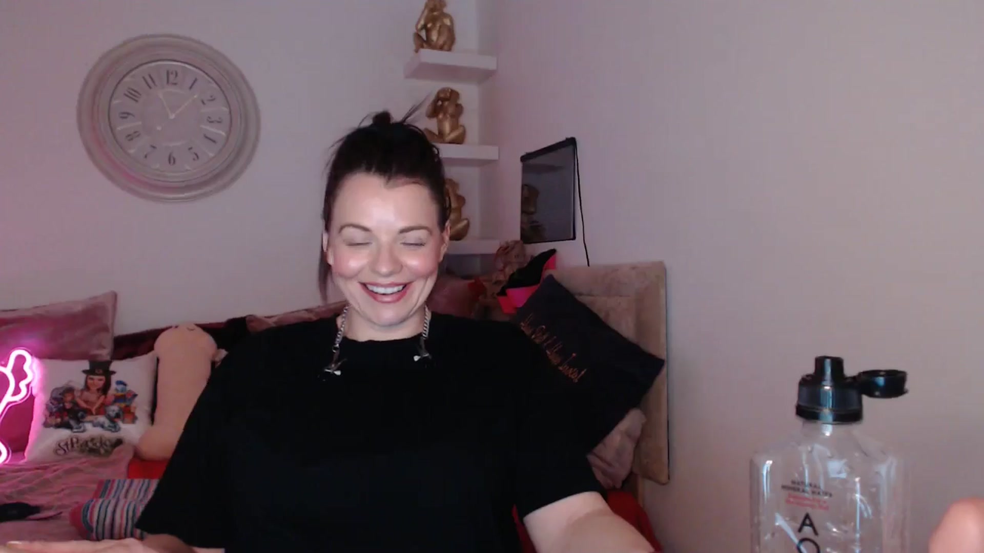 Gallery image thumbnail from innocentSamx's myfreecams stream on, 04/04/2025, 15:31 image 8 of 20