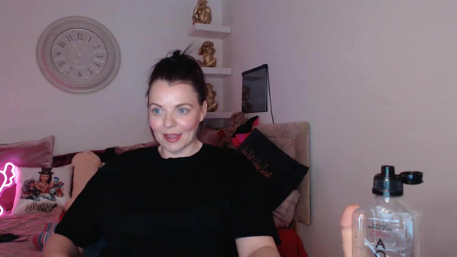 Gallery image thumbnail from innocentSamx's myfreecams stream on, 04/04/2025, 15:31 image 4 of 20