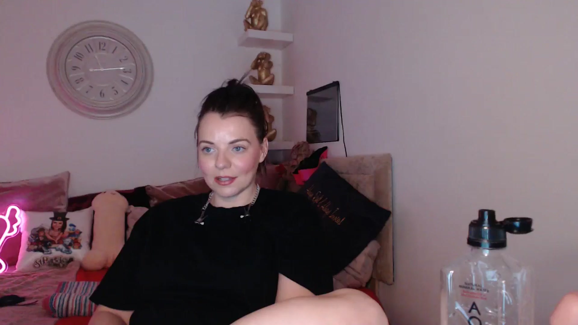 Gallery image thumbnail from innocentSamx's myfreecams stream on, 04/04/2025, 15:31 image 16 of 20