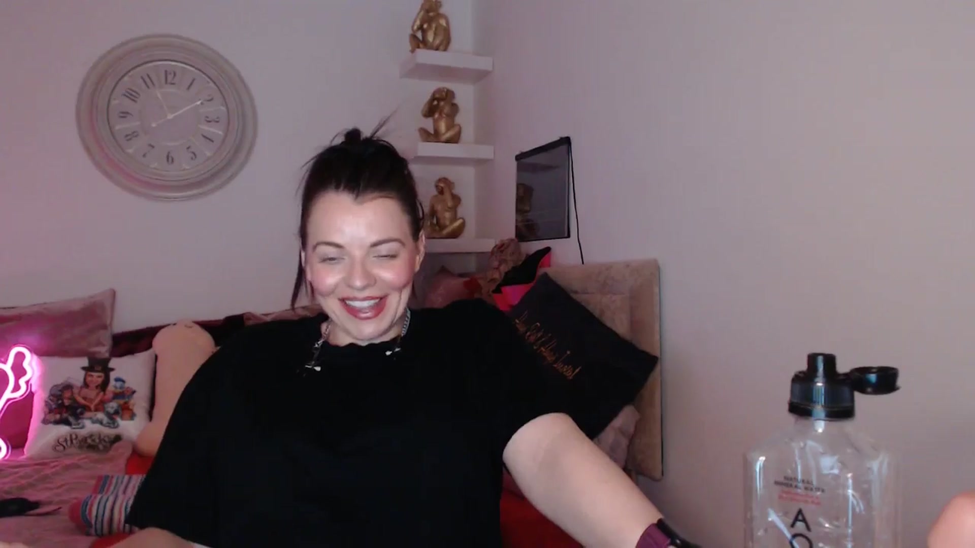 Gallery image thumbnail from innocentSamx's myfreecams stream on, 04/04/2025, 15:31 image 11 of 20