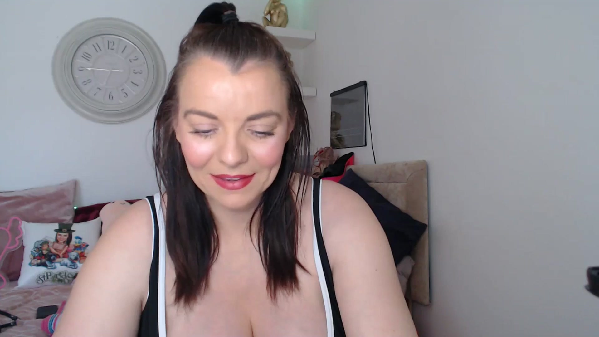 Gallery image thumbnail from innocentSamx's myfreecams stream on, 04/06/2025, 11:08 image 12 of 20