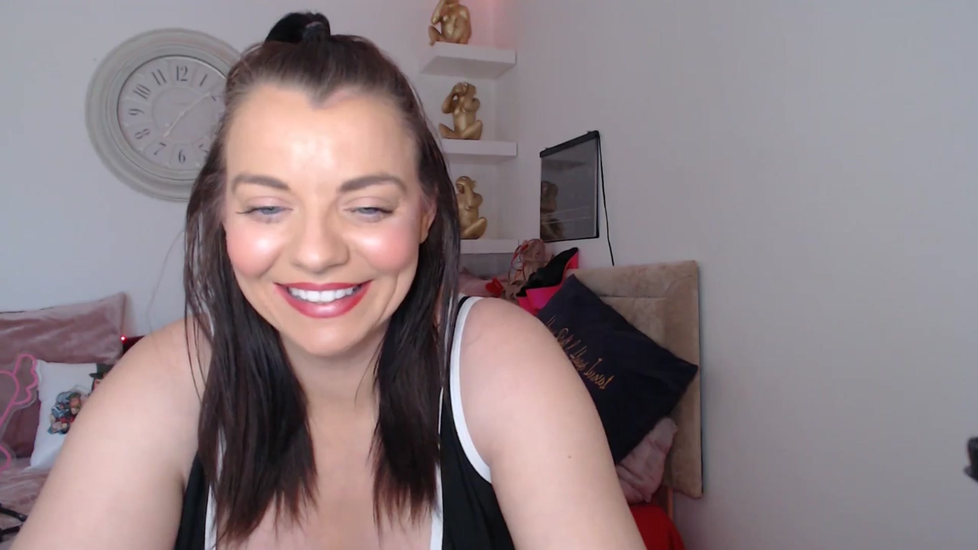 Gallery image thumbnail from innocentSamx's myfreecams stream on, 04/06/2025, 11:33 image 11 of 20