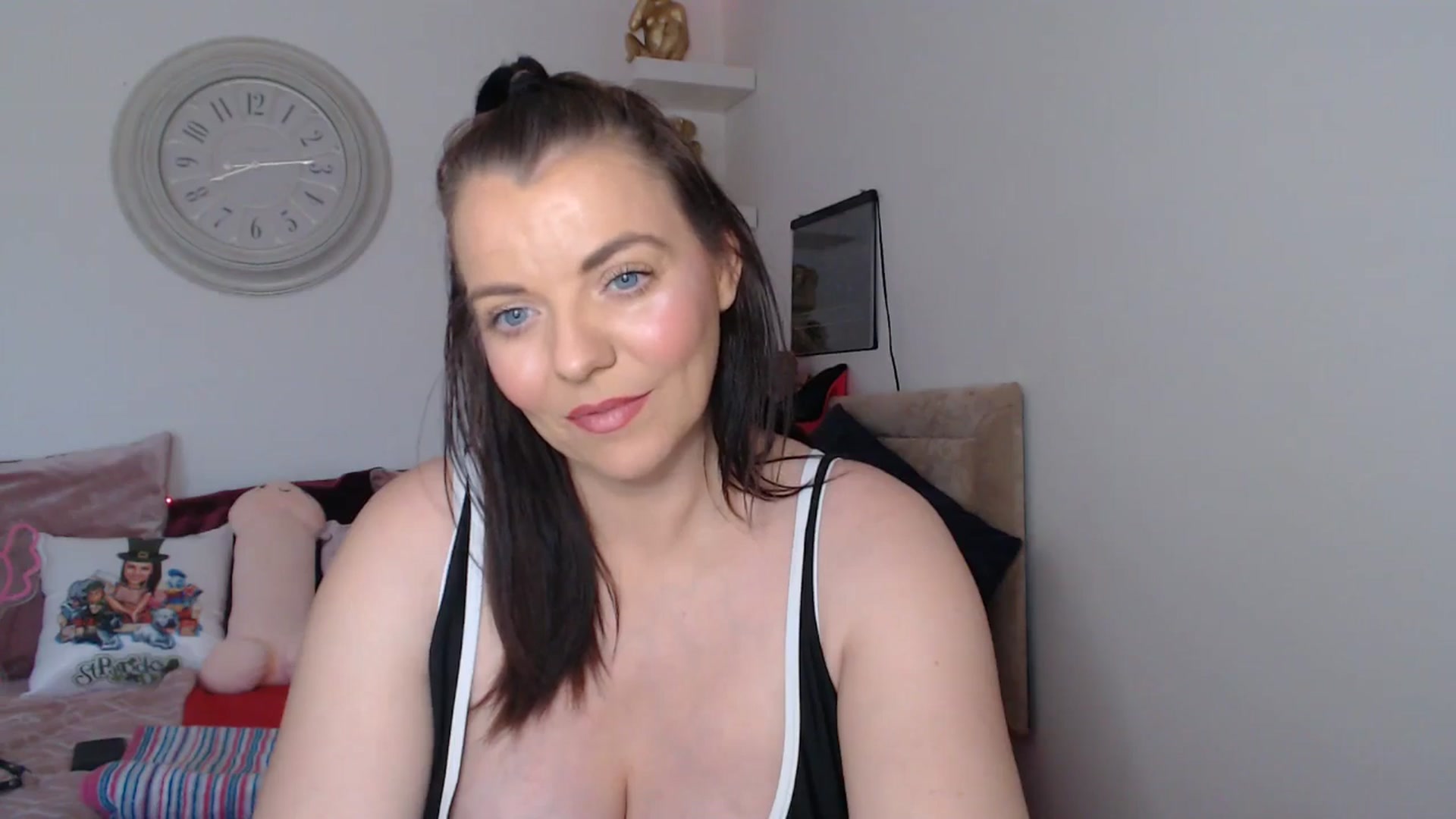 Gallery image thumbnail from innocentSamx's myfreecams stream on, 04/06/2025, 12:57 image 13 of 20