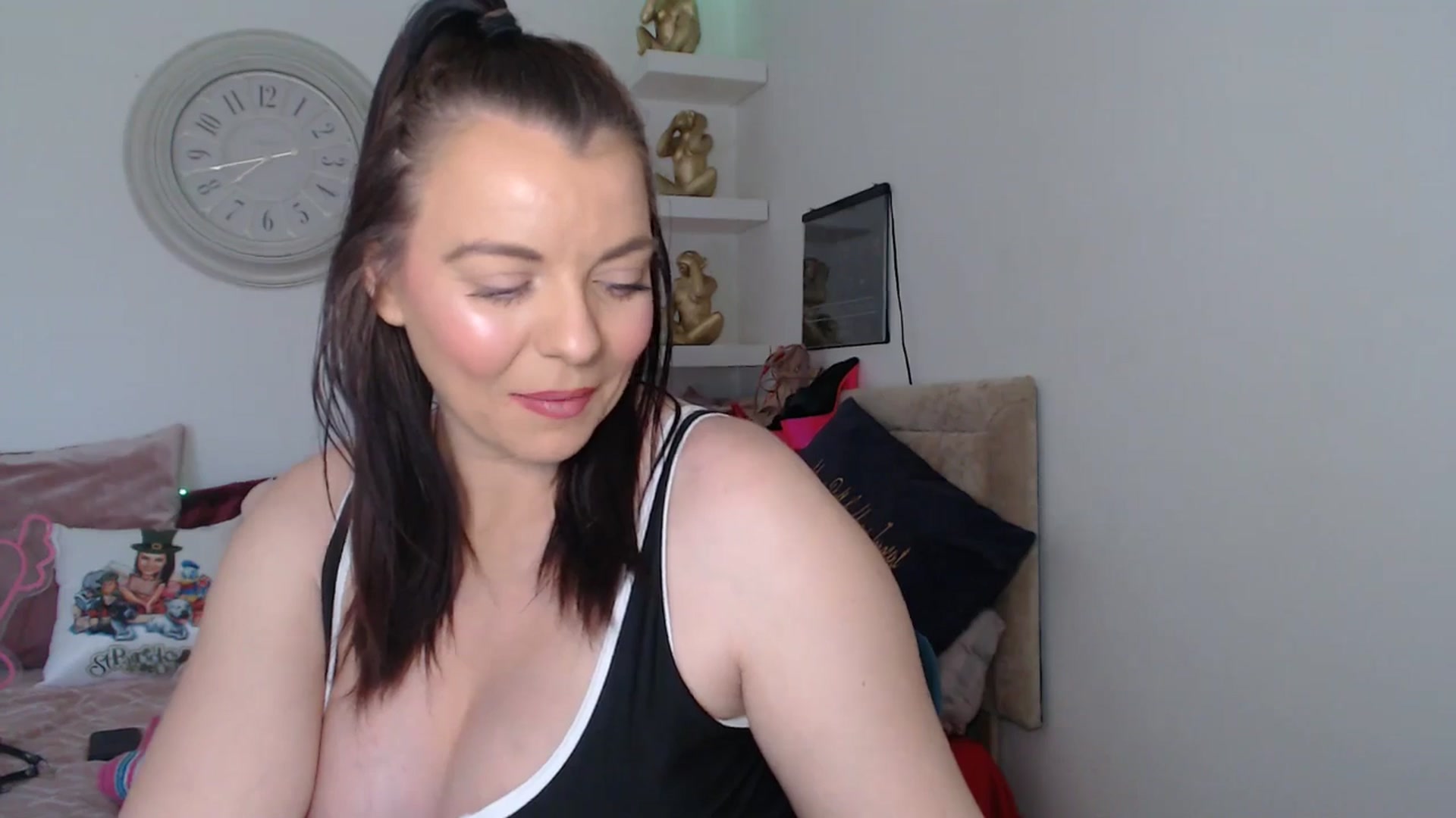 Gallery image thumbnail from innocentSamx's myfreecams stream on, 04/06/2025, 12:57 image 4 of 20