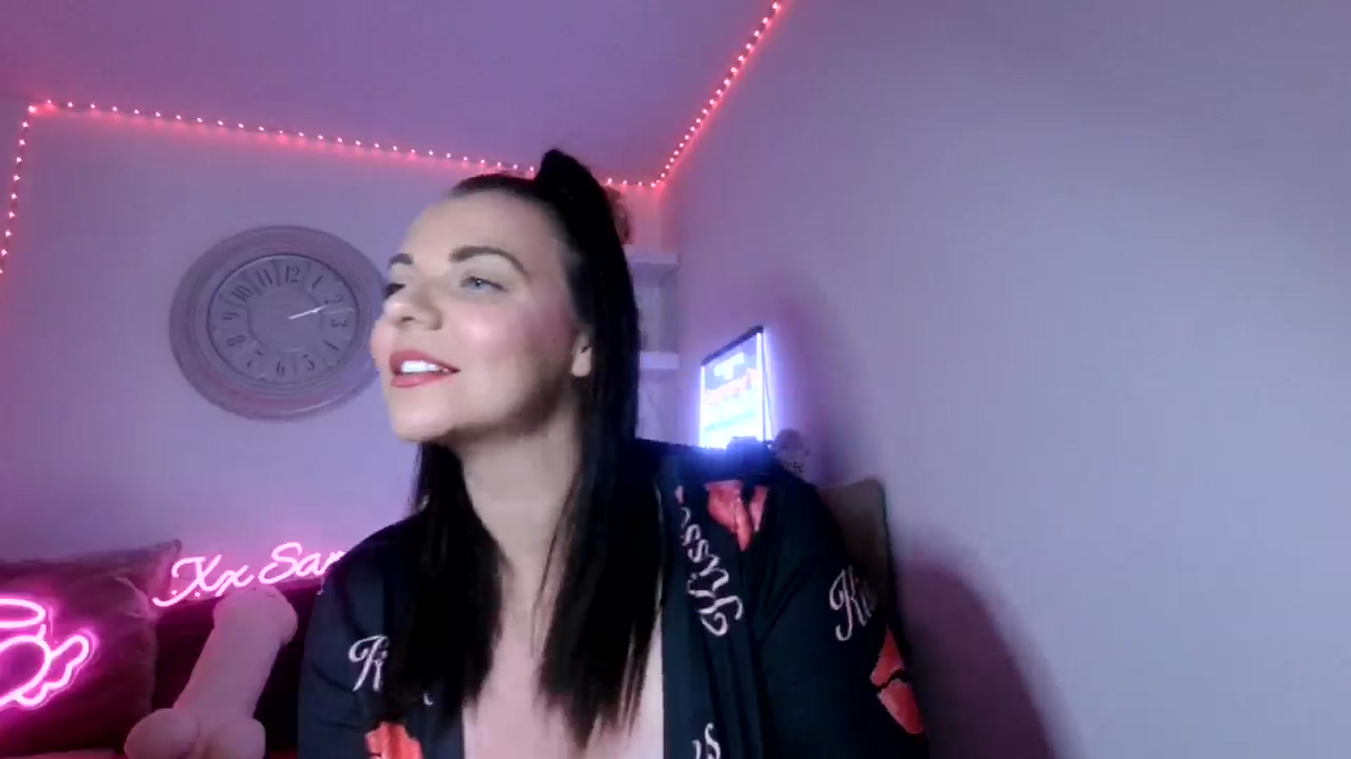 Gallery image thumbnail from innocentSamx's myfreecams stream on, 04/08/2025, 18:22 image 17 of 20