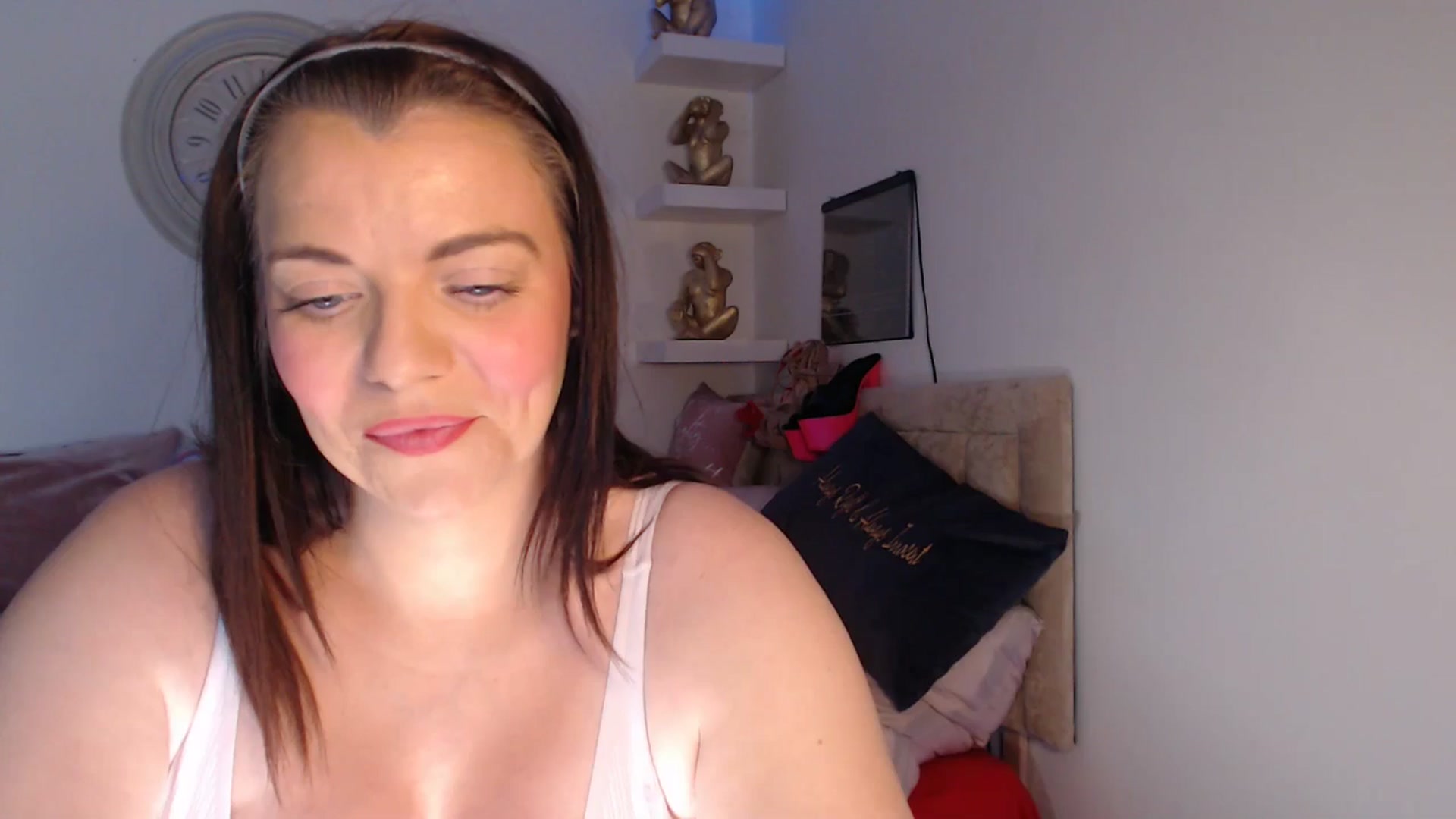 Gallery image thumbnail from innocentSamx's myfreecams stream on, 04/11/2025, 14:37 image 11 of 20