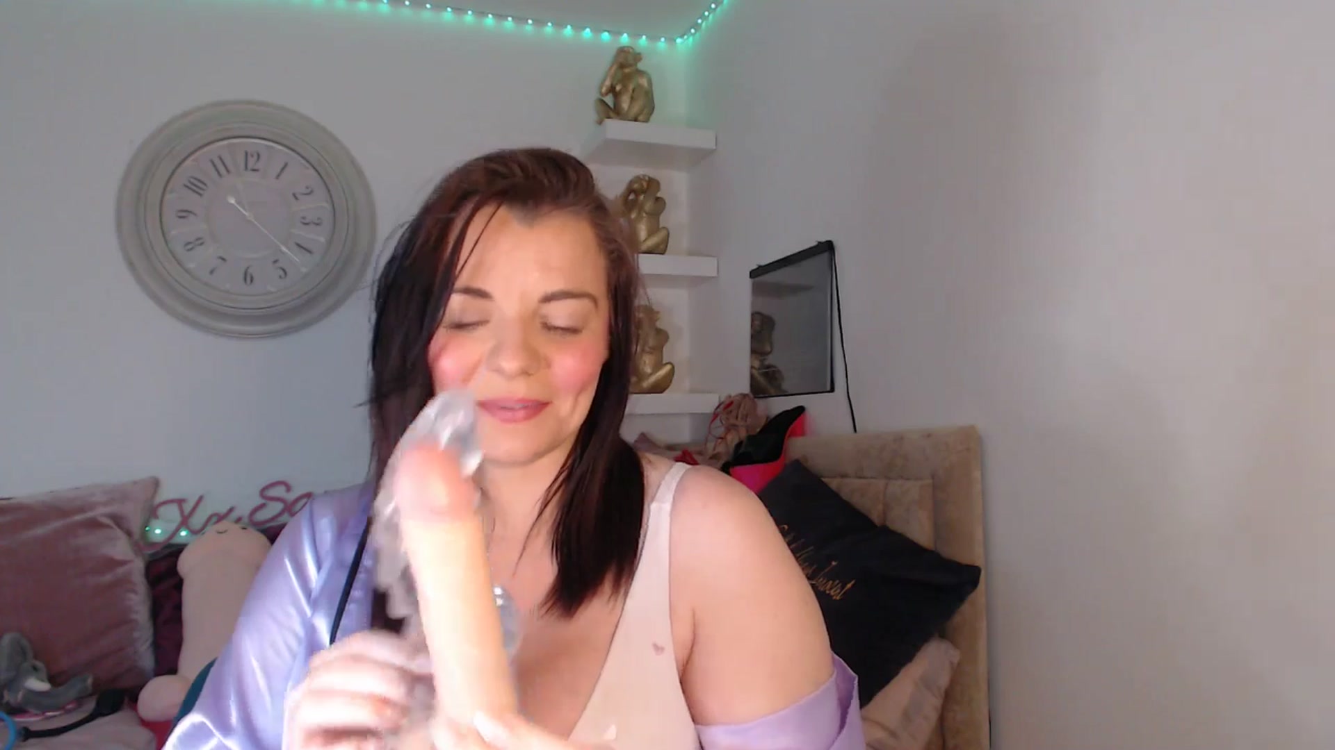 Gallery image thumbnail from innocentSamx's myfreecams stream on, 04/11/2025, 15:51 image 10 of 20