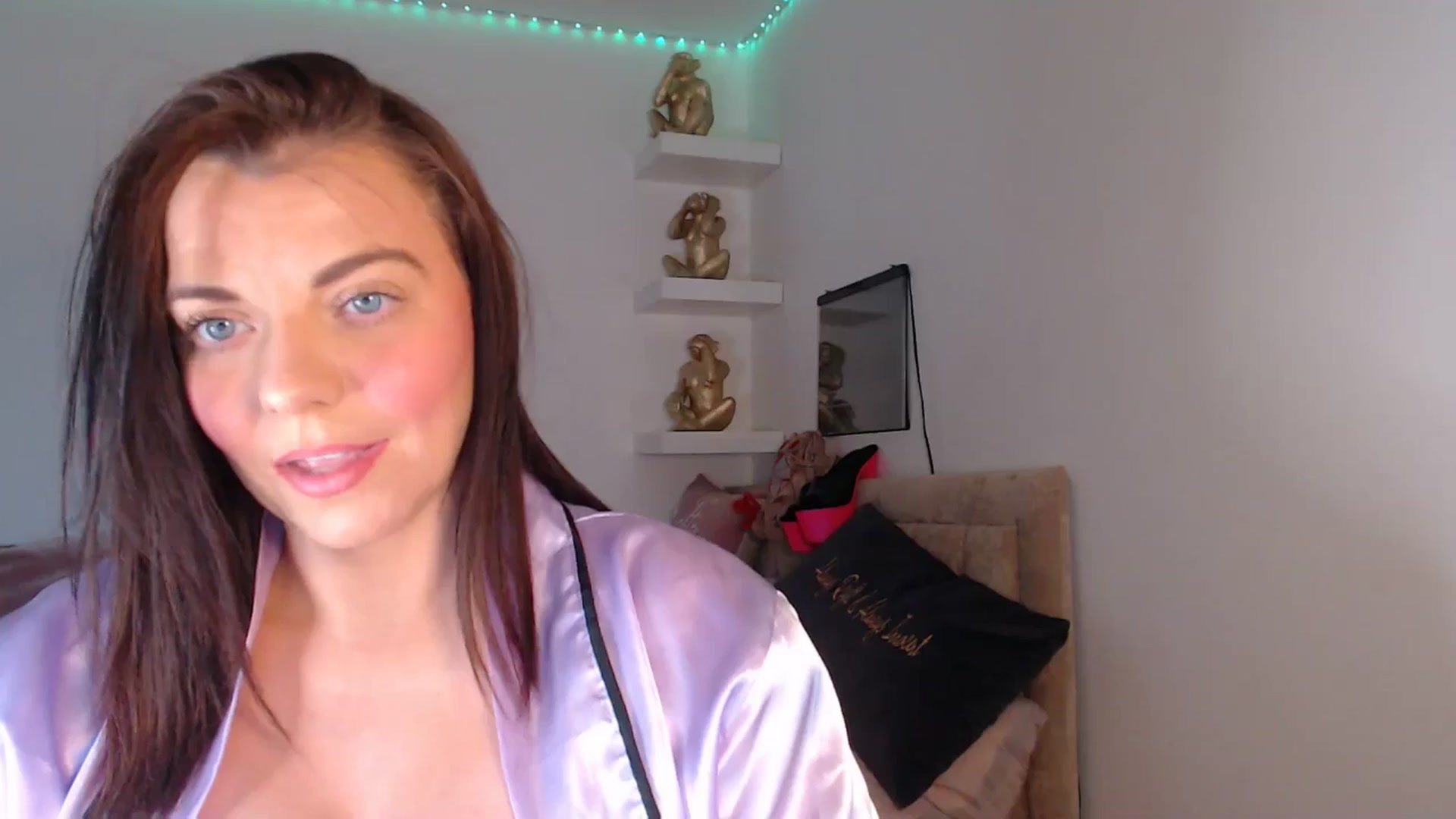 Gallery image thumbnail from innocentSamx's myfreecams stream on, 04/11/2025, 16:19 image 13 of 20