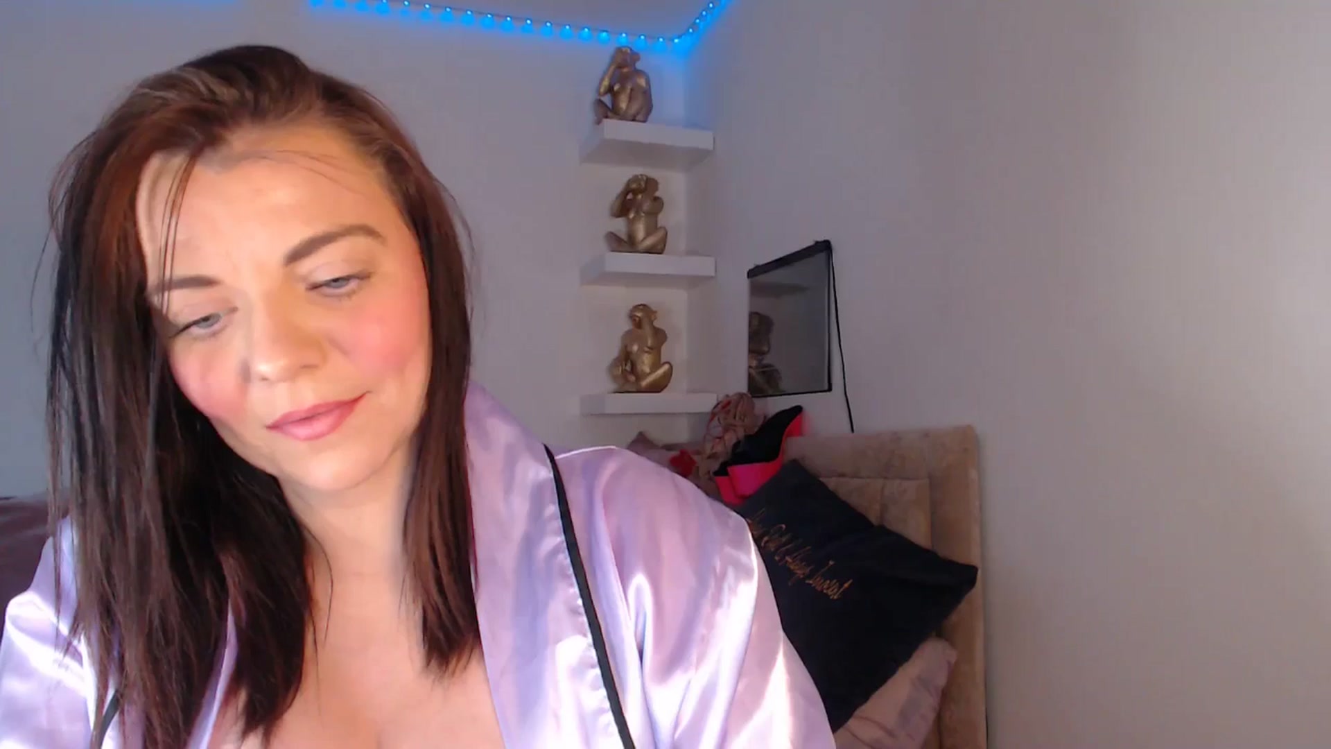 Gallery image thumbnail from innocentSamx's myfreecams stream on, 04/11/2025, 16:19 image 6 of 20
