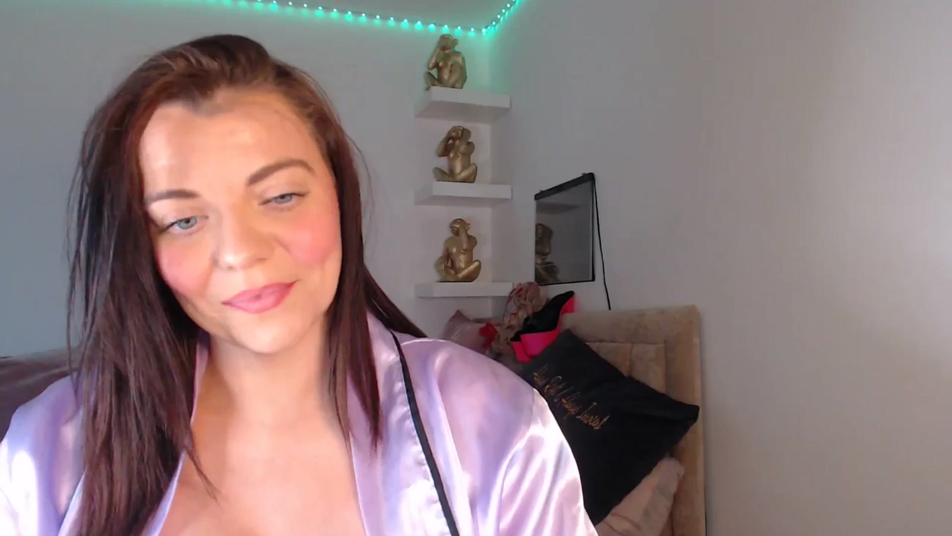 Gallery image thumbnail from innocentSamx's myfreecams stream on, 04/11/2025, 16:19 image 12 of 20