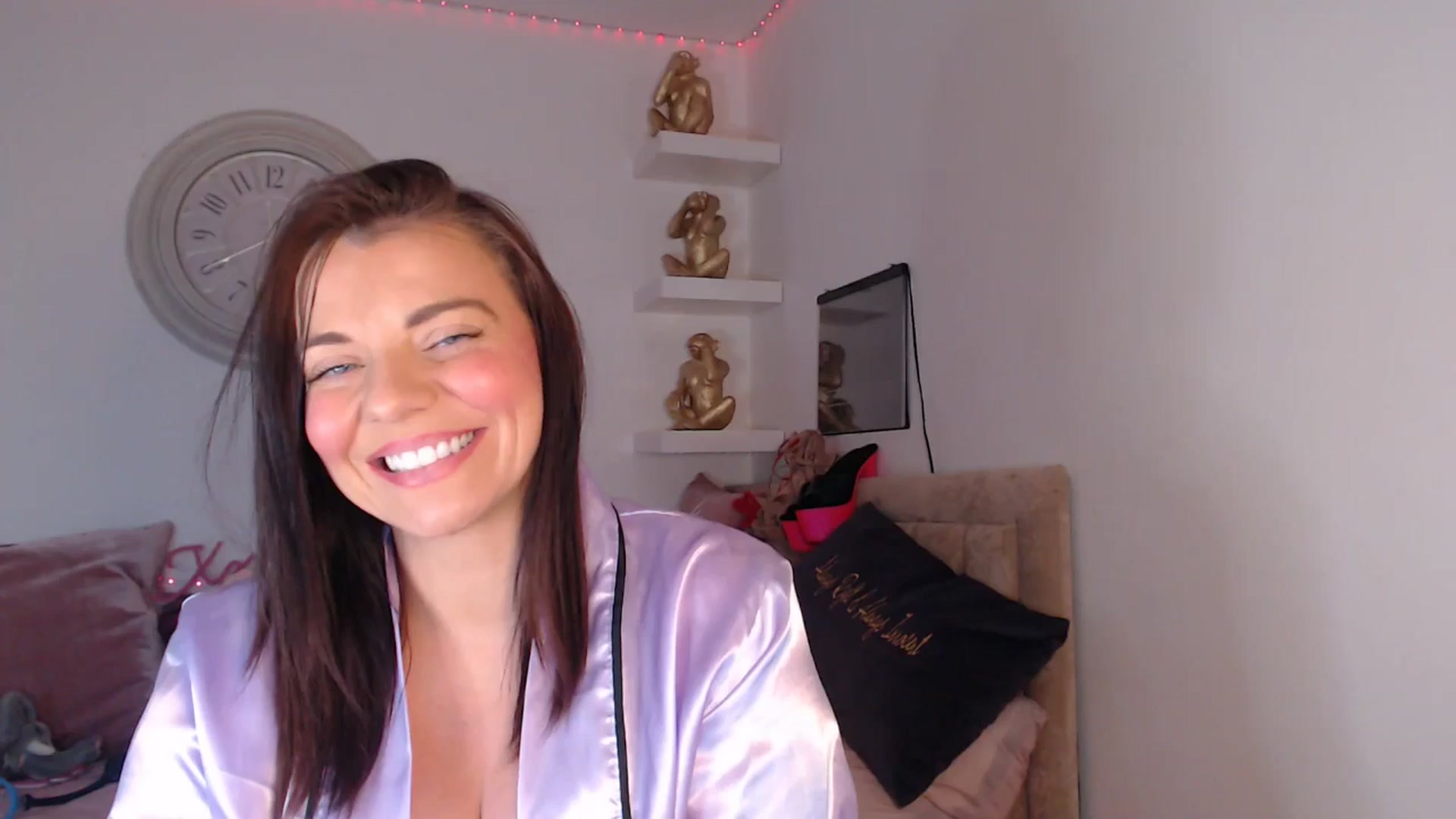 Gallery image thumbnail from innocentSamx's myfreecams stream on, 04/11/2025, 16:19 image 1 of 20