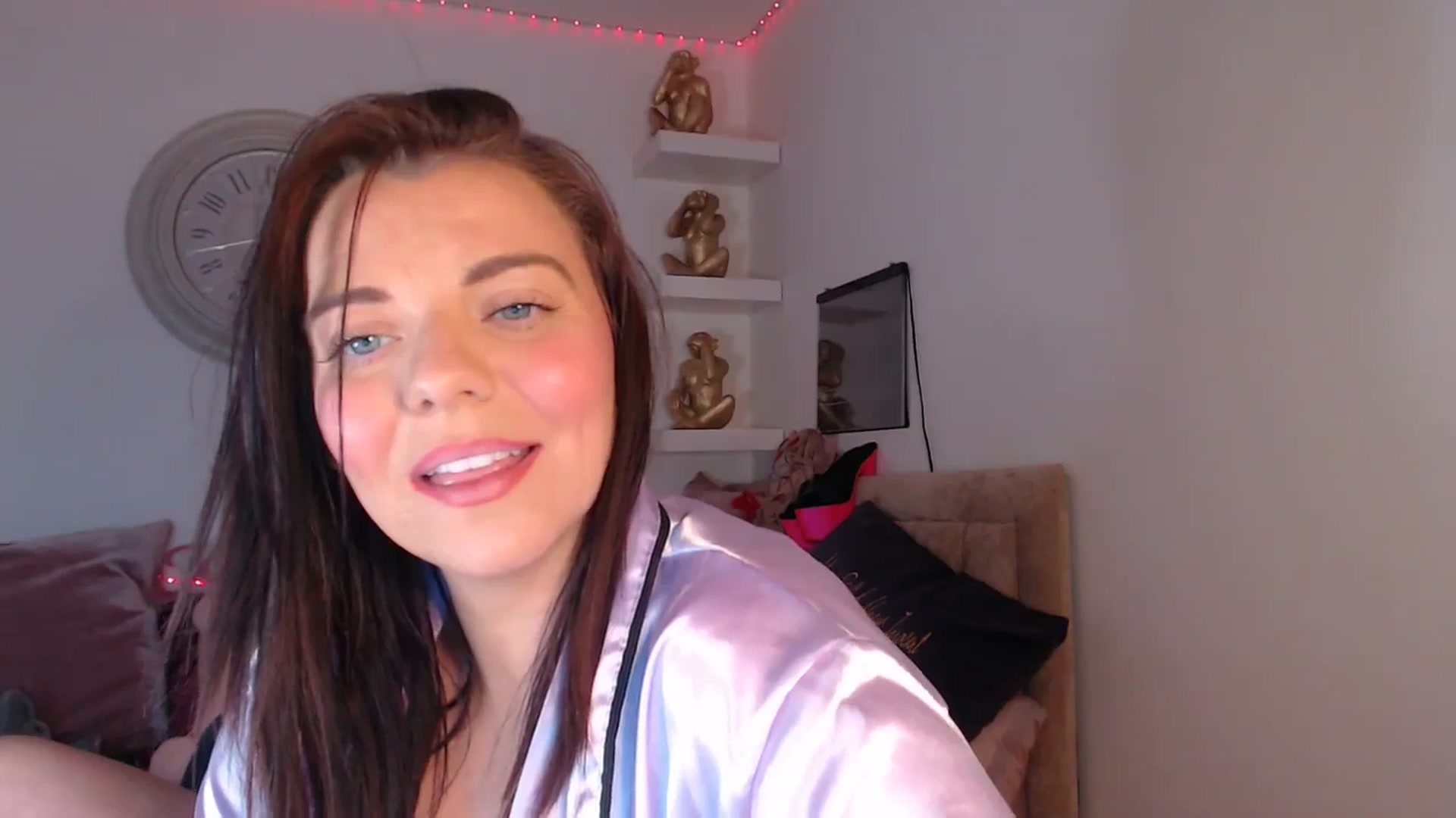 Gallery image thumbnail from innocentSamx's myfreecams stream on, 04/11/2025, 16:19 image 3 of 20