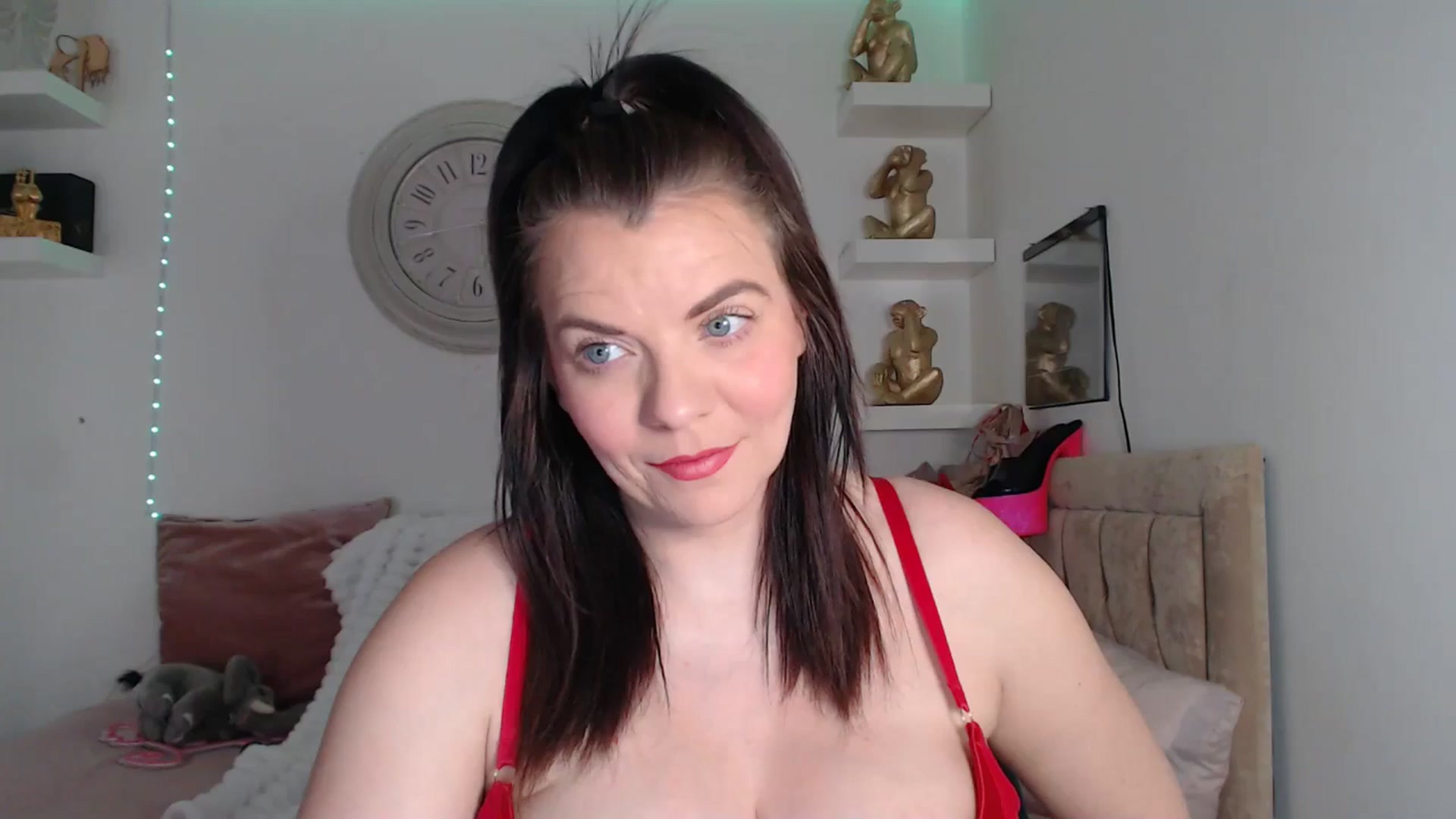 Gallery image thumbnail from innocentSamx's myfreecams stream on, 04/14/2025, 10:07 image 13 of 20