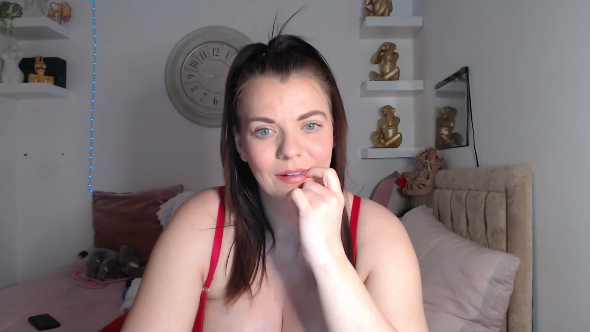 Gallery image thumbnail from innocentSamx's myfreecams stream on, 04/14/2025, 11:38 image 12 of 20