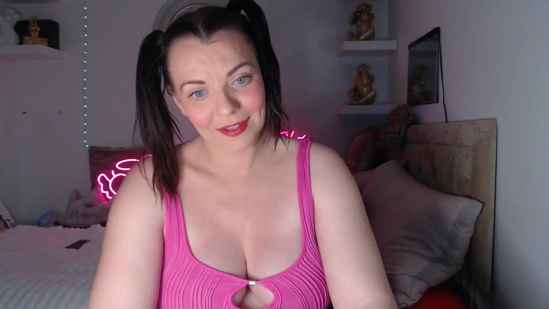 Gallery image thumbnail from innocentSamx's myfreecams stream on, 04/15/2025, 19:54 image 14 of 20